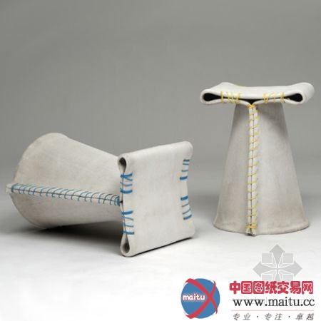 水泥缝合的凳子