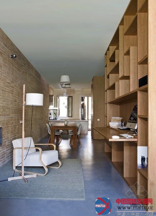 YLAB设计巴塞罗那原木色公寓