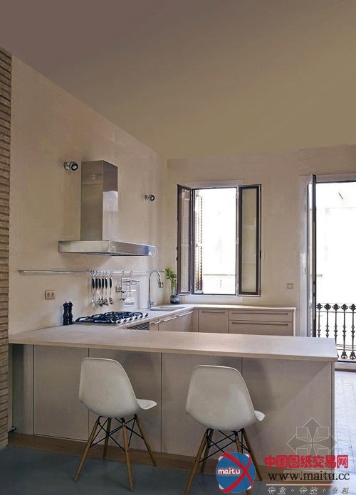 YLAB设计巴塞罗那原木色公寓