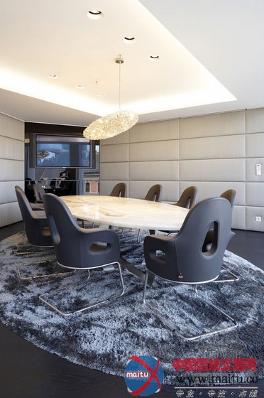 landau + kindelbacher设计的Signa Holding 新办公室