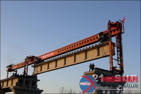 中铁DJ型公铁架桥机 桥梁架设显神威
