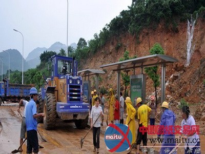 福州三环路鳝溪段山体滑坡 目前路面已清洗完毕
