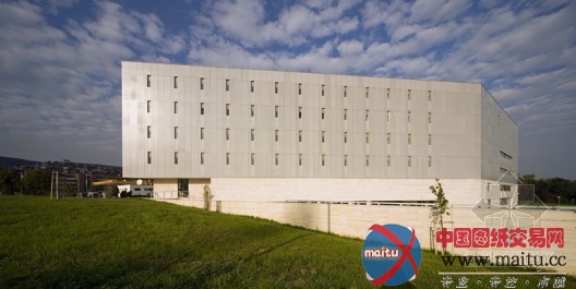 Török és Balázs Építészeti Kft设计的佩奇图书馆