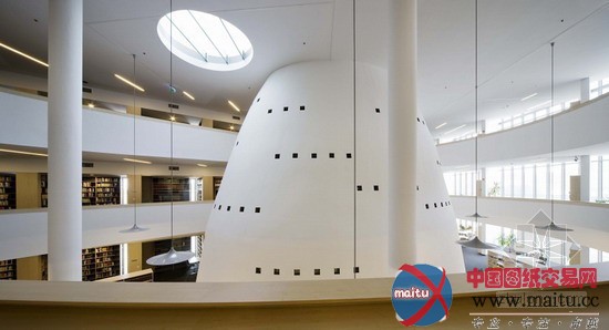 Török és Balázs Építészeti Kft设计的佩奇图书馆