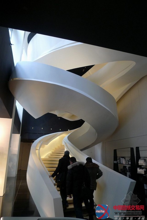 阿玛尼旋风楼梯