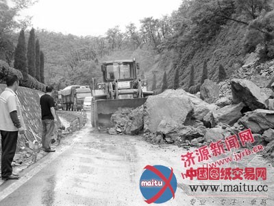 济源市:温邵线遭遇泥石流交通受阻