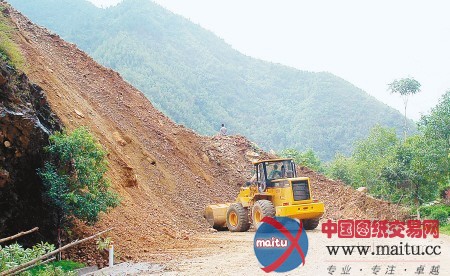 203省道山阳段发生山体滑坡中断交通 今日通车