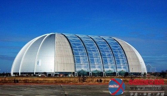 巨大飞机场打造热带岛屿度假胜地