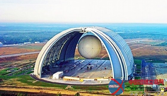 巨大飞机场打造热带岛屿度假胜地