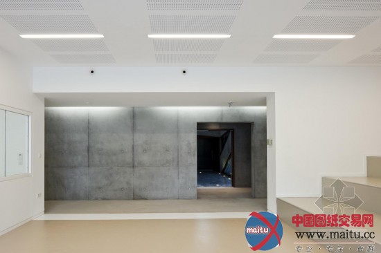 Colboc Franzen & Associés设计的法国L’Arbrisseau社区中心