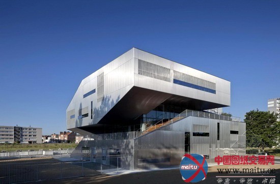 Colboc Franzen & Associés设计的法国L’Arbrisseau社区中心