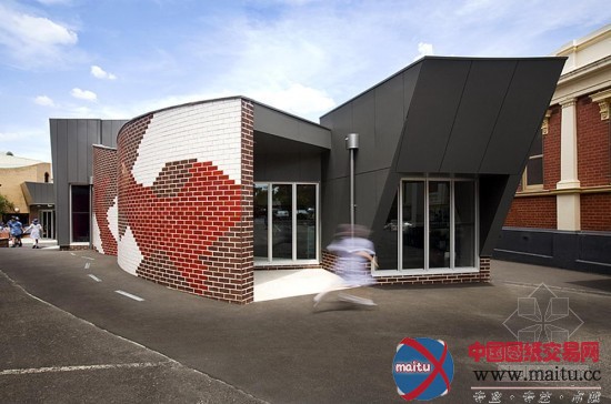 Suters Architects设计的澳大利亚新圣心小学图书馆