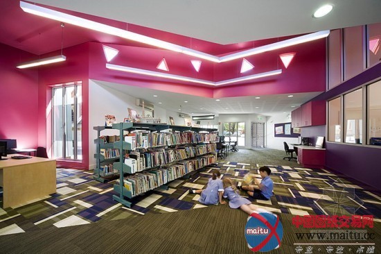 Suters Architects设计的澳大利亚新圣心小学图书馆