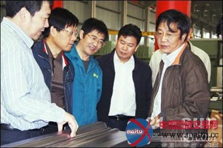 蔡东到重汽王牌进行“二次创业”调研