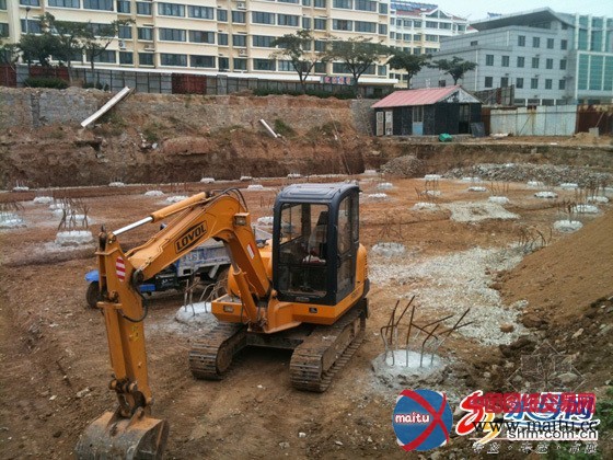 烟台再现违章建筑:开发商霸占绿地