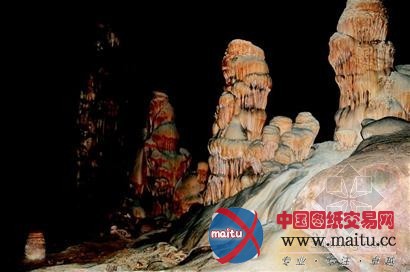 郧县发现奇特天然大溶洞