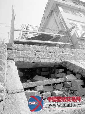 厦门避风港堤岸坍塌 施工队这两天进驻整修