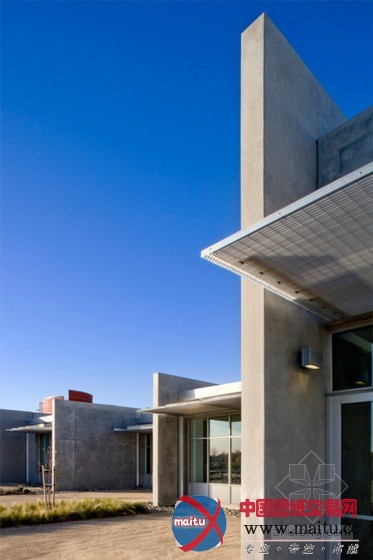 noll + tam设计的美国valley-hi north laguna图书馆