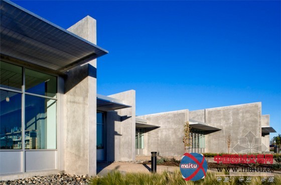 noll + tam设计的美国valley-hi north laguna图书馆