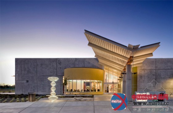 noll + tam设计的美国valley-hi north laguna图书馆