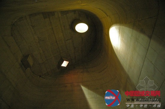 历时40年 勒·柯布西耶设计的法国菲尔米尼教堂终完成