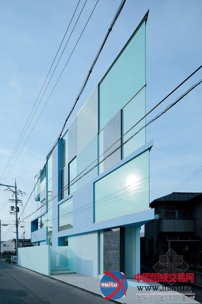 EASTERN design office设计的街角住宅