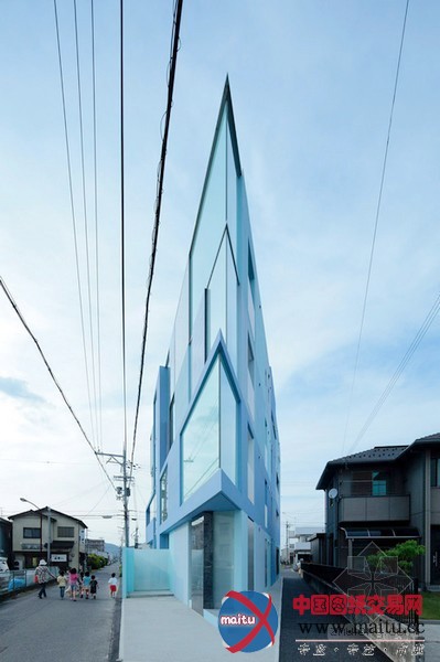 EASTERN design office设计的街角住宅