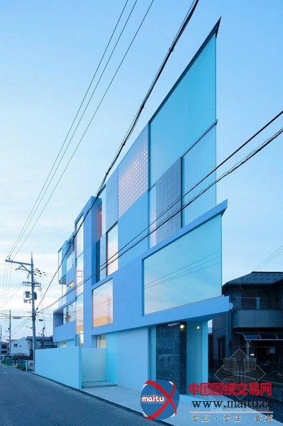 EASTERN design office设计的街角住宅