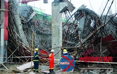 扬州一在建厂房坍塌