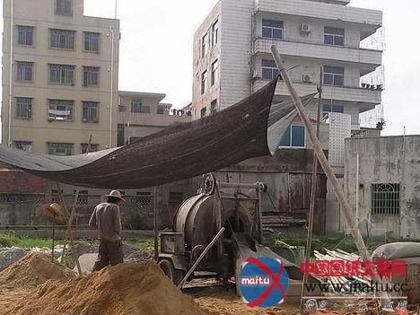 海口巴伦村:遍地建筑垃圾扰民 违建长到13层