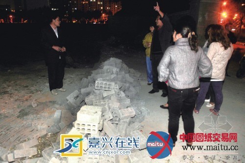 宿舍楼旁工地要施工