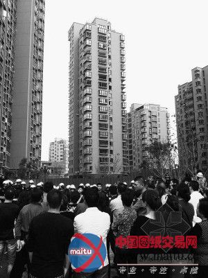 玉环“歪楼”填充墙昨天开始拆除