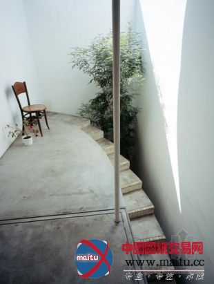 TAKESHI HOSAKA ARCHITECTS设计的日本迷你住宅