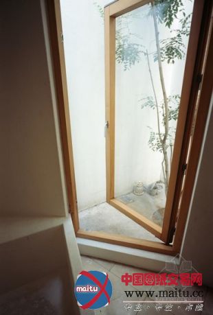 TAKESHI HOSAKA ARCHITECTS设计的日本迷你住宅