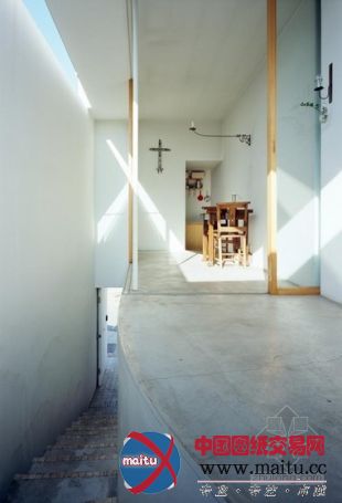 TAKESHI HOSAKA ARCHITECTS设计的日本迷你住宅