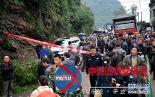 209国道湖北宣恩段地质滑坡致交通中断