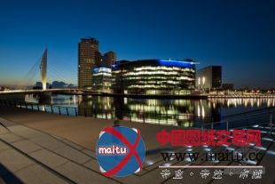 FoRM Associates设计的英国特拉福德滨河长廊