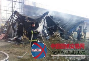 合肥休宁路一工地工棚区发生火灾