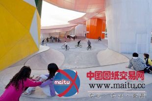 SelgasCano Architects设计的西班牙Factoria Joven轮滑公园