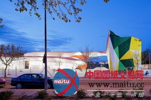 SelgasCano Architects设计的西班牙Factoria Joven轮滑公园