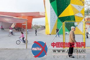 SelgasCano Architects设计的西班牙Factoria Joven轮滑公园