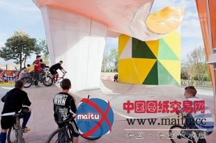SelgasCano Architects设计的西班牙Factoria Joven轮滑公园