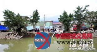 福州河岸塌陷扯下万伏电线