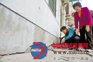 宁波一住宅外墙开裂20多米 施工方:不影响安全