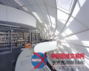 诺曼·福斯特事务所设计的柏林自由大学哲学系图书馆