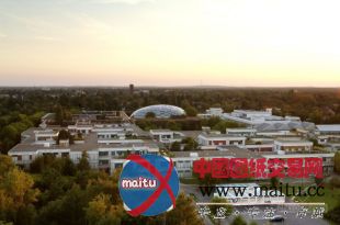 诺曼·福斯特事务所设计的柏林自由大学哲学系图书馆