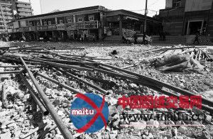 深圳:工地围栏倒塌砸伤两路人