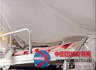 广东商学院某宿舍楼天花板砸中酣睡女生