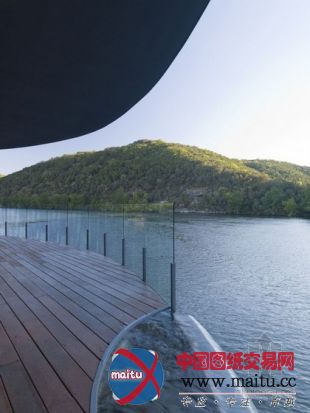 Bercy Chen Studio, LP设计的湖边景观亭