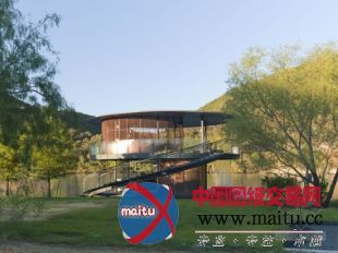 Bercy Chen Studio, LP设计的湖边景观亭